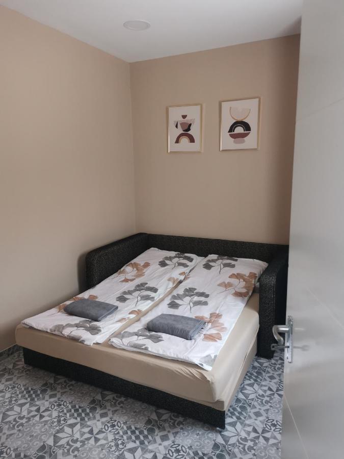 Podlovics Tanya Apartment Kemecse Bagian luar foto