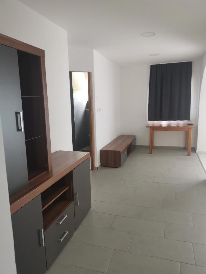 Podlovics Tanya Apartment Kemecse Bagian luar foto