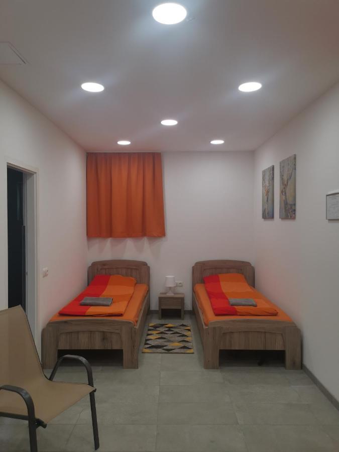 Podlovics Tanya Apartment Kemecse Bagian luar foto