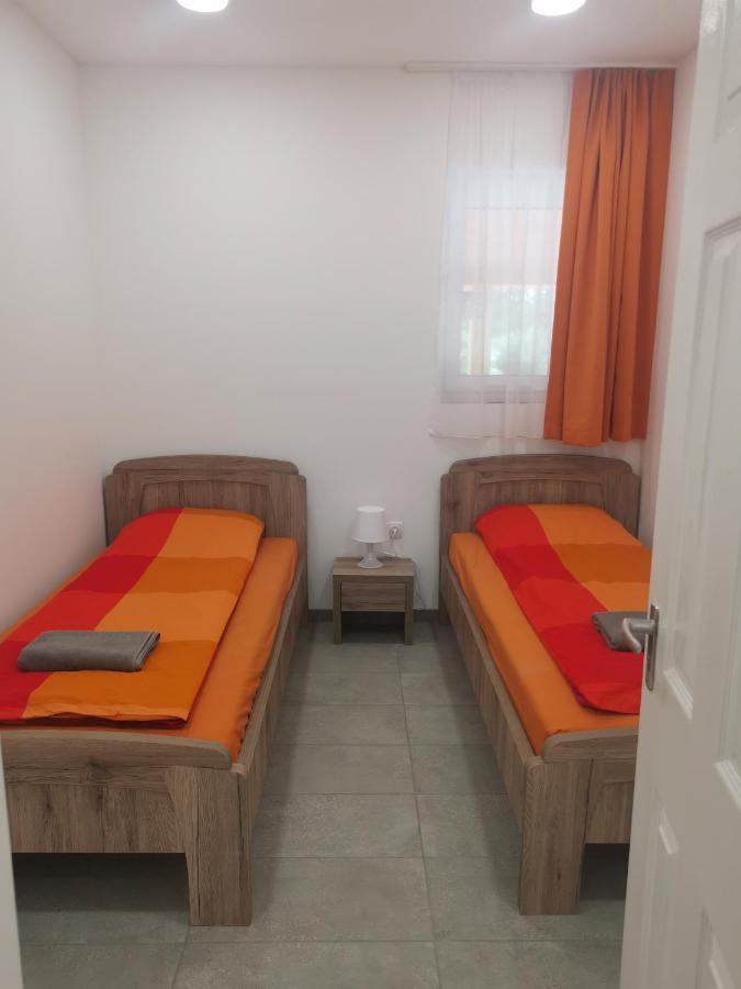 Podlovics Tanya Apartment Kemecse Bagian luar foto
