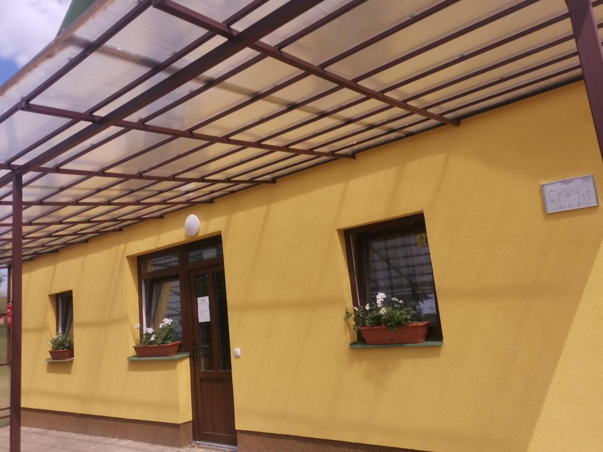 Podlovics Tanya Apartment Kemecse Bagian luar foto