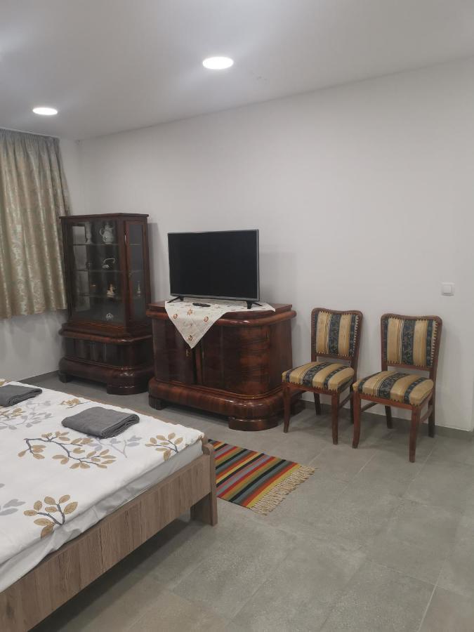 Podlovics Tanya Apartment Kemecse Bagian luar foto